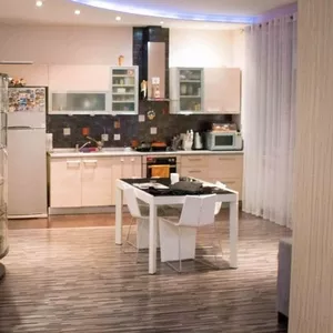 Продам 4-комнатную квартиру в центре Донецка с дизайнерским ремонтом